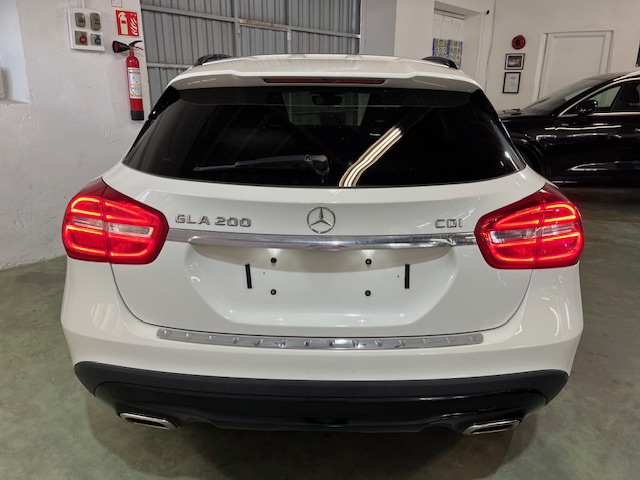 MERCEDES-BENZ GLA 200 CDI SENSATION