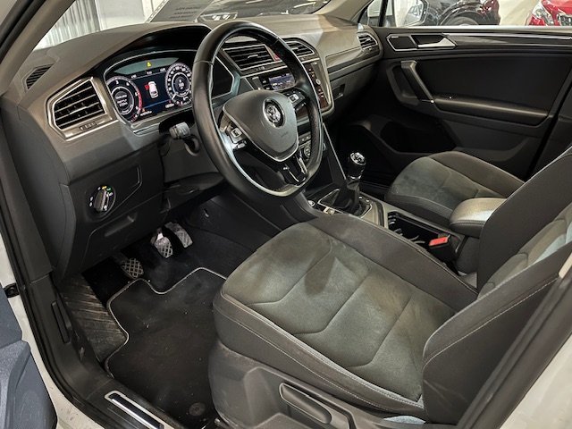 VOLKSWAGEN TIGUAN 2.0 R-LINE