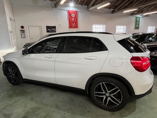 MERCEDES-BENZ GLA 200 CDI SENSATION