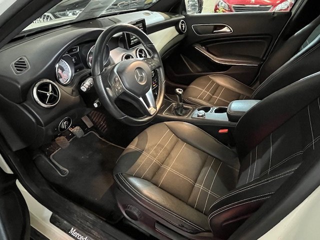 MERCEDES-BENZ GLA 200 CDI SENSATION