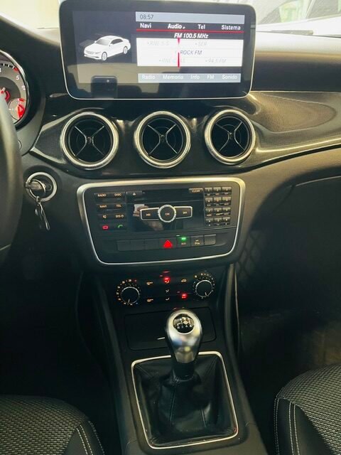 MERCEDES-BENZ CLA 200d