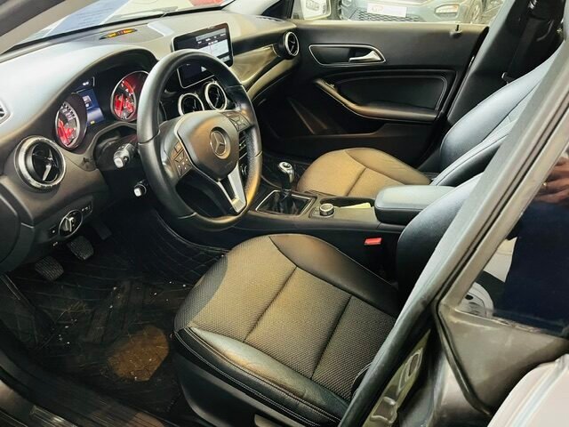 MERCEDES-BENZ CLA 200d