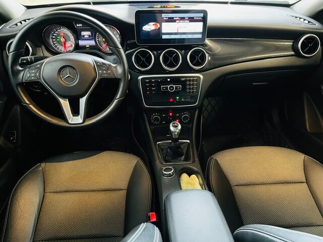 MERCEDES-BENZ CLA 200d